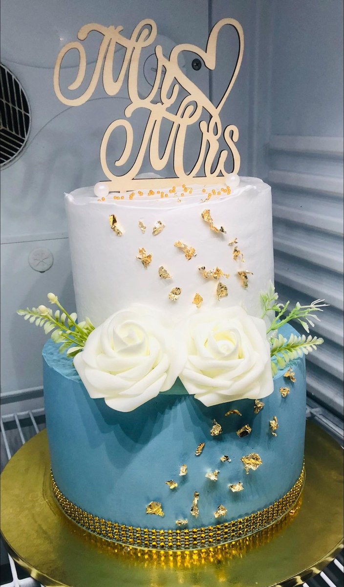 Mr & Mrs Wedding Cake